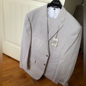Jos. A. Bank Men's Seersucker Sport Coat in Light Gray/Beige and White Stripe